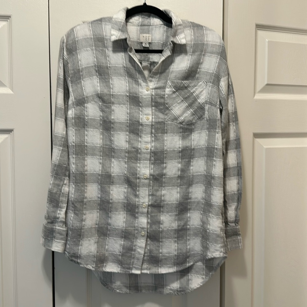 3/$15 PLAID FLANNEL GRAY/WHITE W/ SILVER THREAD POCKET SOFT A NEW DAY SZ M 3/$15